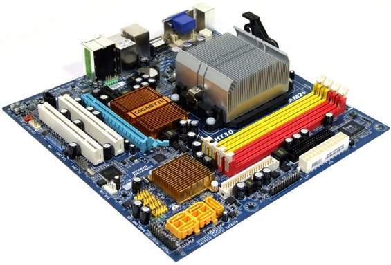 athlon2000motherboard - AMD Athlon 64 2000+: battaglia aperta a Intel Atom