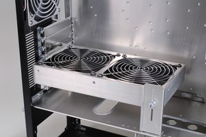 bs 08 s - Lian-Li presenta il kit rack mount EX-H34 e la Fan blower BS-08