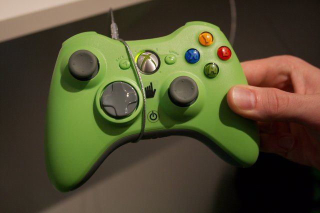 ss preview 360controller.jpg - Nuovo controller per Xbox360 in arrivo a Ottobre