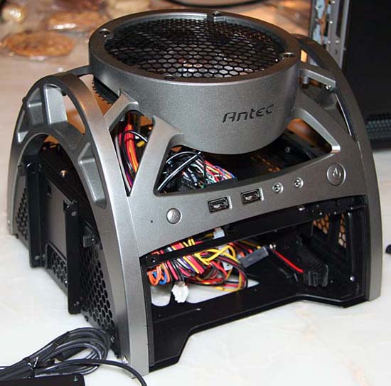 antec mini skeleton 01 - Antec presenta il nuovo Skeleton in versione Mini