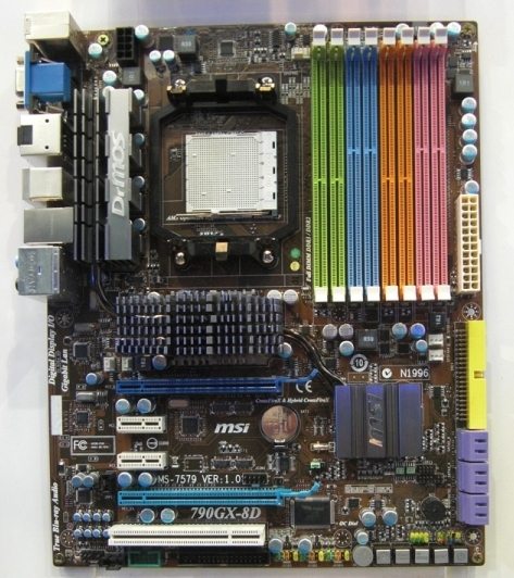 pmsi 790gx 8d full - Otto slot di memoria per la nuova motherboard MSI 790GX-8D