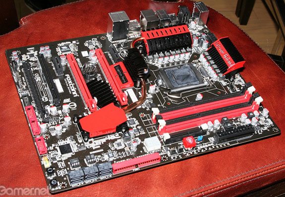 Foxconn Inferno Katana board 01 - Prime immagini per la motherboard Foxconn Inferno Katana P55