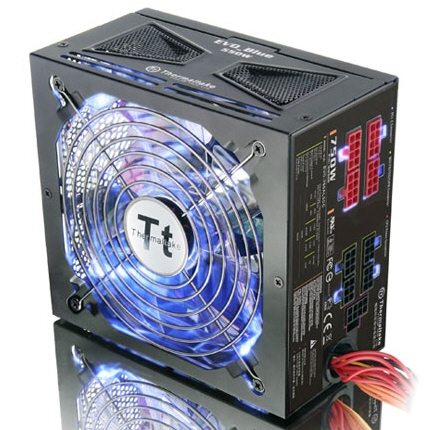 Thermaltake EVO Blue PSU 01 - Thermaltake lancia la nuova famiglia di alimentatori EVO_Blue