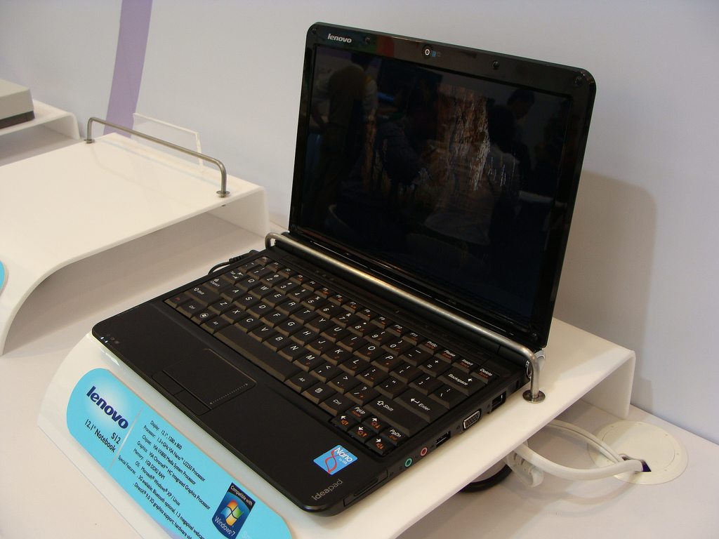 lenovos12 - Lenovo lancia il netbook IdeaPad S-12 con piattaforma VIA Nano