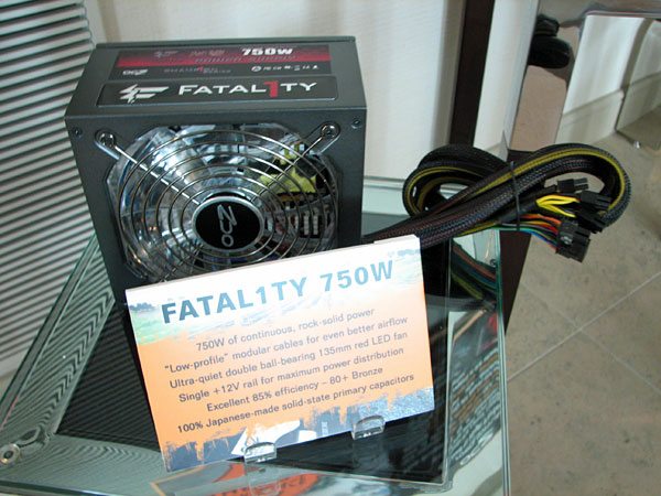 OCZ Fatal1ty 750W PSU - OCZ presenta nuovi alimentatori Fatal1ty