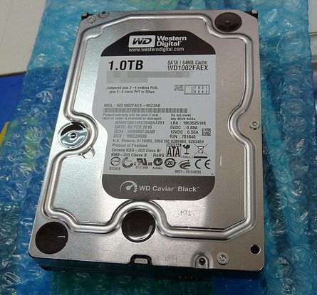 Western Digital WD1002FAEX HDD 01 - Western Digital Caviar da 1TB disponibile con interfaccia SATA III