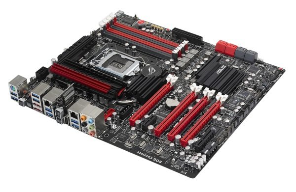 ASUSMaximusIVExtreme 03 - ASUS presenta le prime motherboard con chipset Intel P67