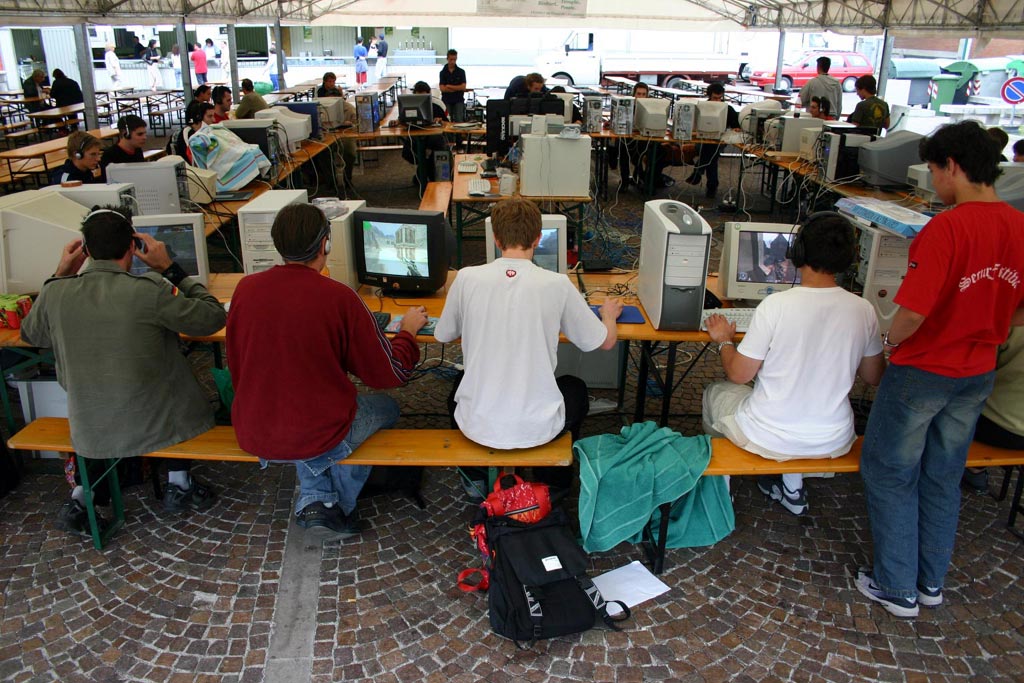 lanparty - Occhio alla configurazione: PC Gaming Ottobre 2011