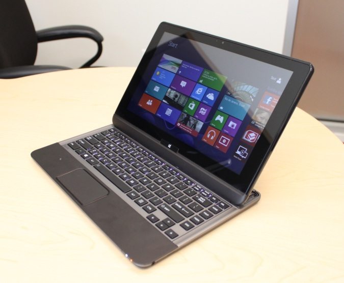 toshiba satellite u925t 01 - Toshiba mostra il suo tablet-ultrabook Windows 8 "Surface"