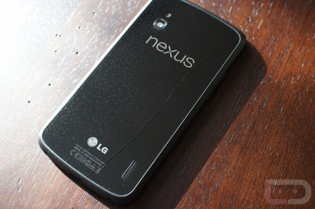 nexus 4 glass back 650x432 - LG Nexus 4: cover posteriore sensibile agli sbalzi di temperatura?