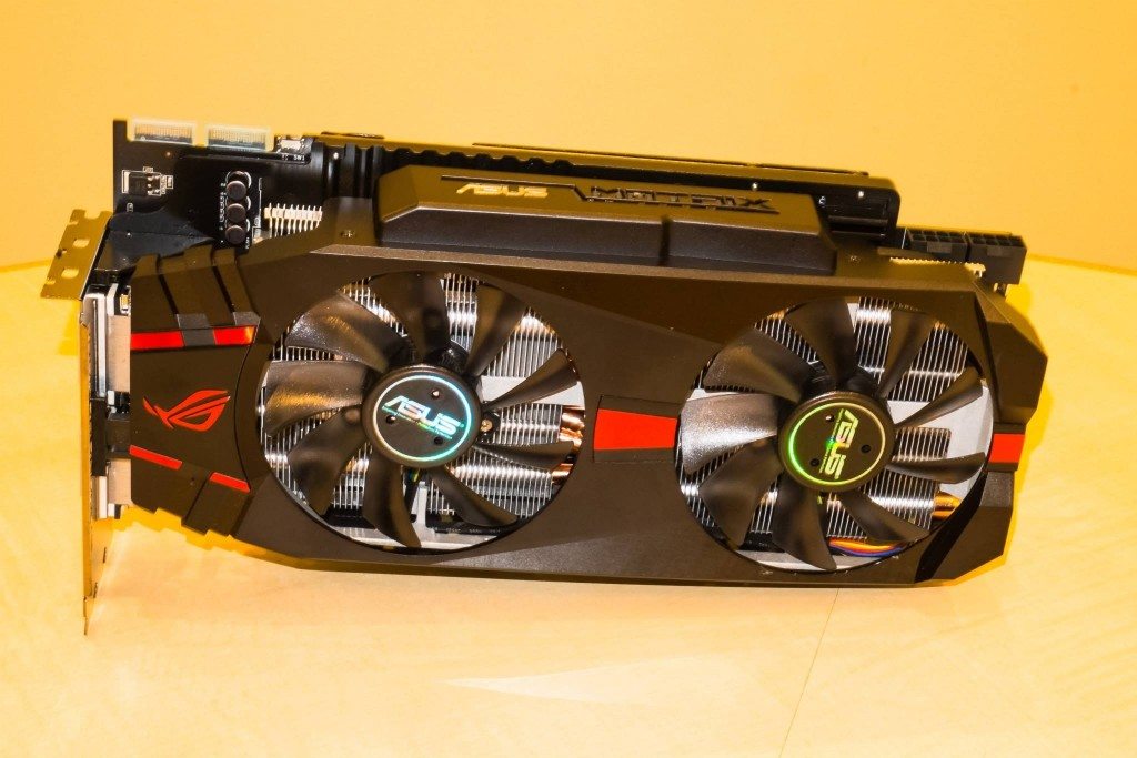 r9280x1 1024x683 - Alcune immagini per la Radeon R9 280X Matrix di ASUS